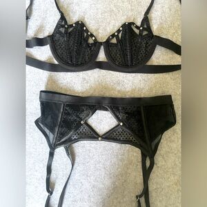 Thistle and Spire Garter Thong and Bra Matching Set New!